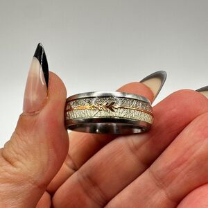 Men's size 13 silver with resin/high polish silver and rose gold "arrow" ring!